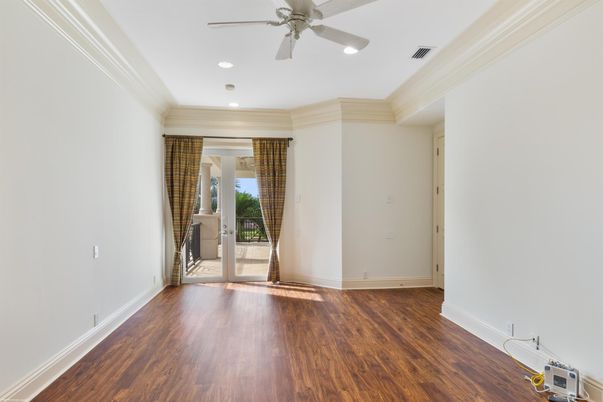 Empty room, Interior, Recessed Lighting, Wood Texture Flooring