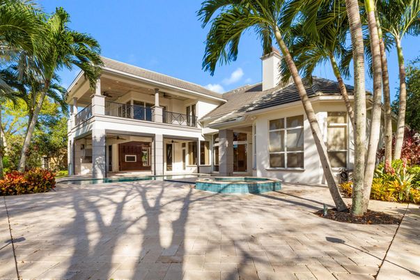 Exterior, Facade, Pool, Mediterranean