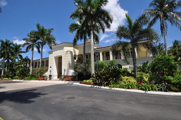 Exterior, Facade, Spanish Mediterranean