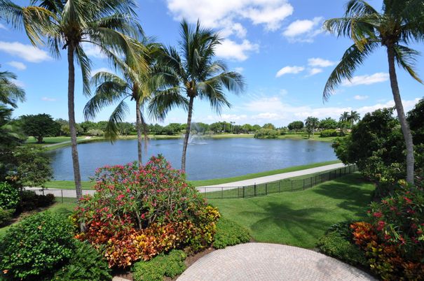Exterior, Lake