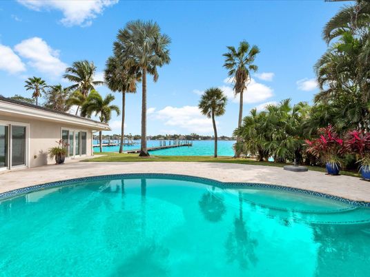 Exterior, Pool, Water
