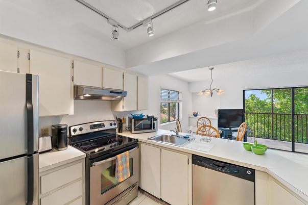 Dining room, Interior, Kitchen, Pendant Lights, Stainless Steel Appliances