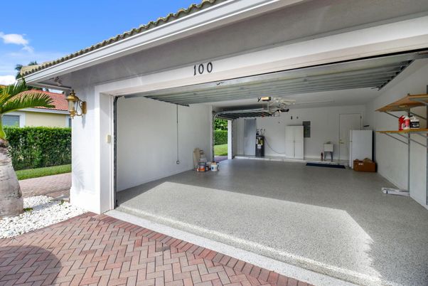 Exterior, Garage