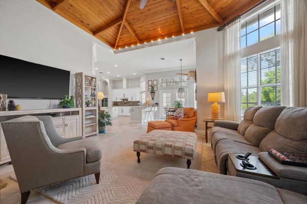 Interior, Kitchen, Living room, Pendant Lights, Recessed Lighting, Wooden Beams, Wooden Ceilings