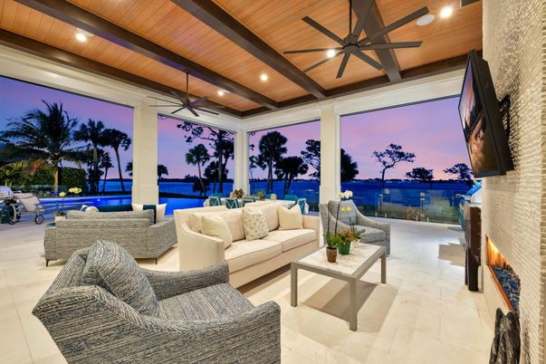 Exterior, Interior, Living room, Recessed Lighting, Wooden Ceilings