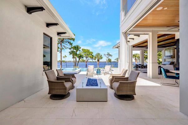 Exterior, Pool, Water