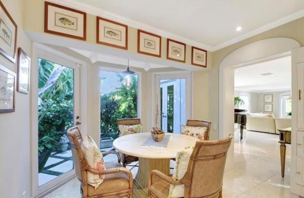 Dining room, Interior, Pendant Lights, Piano, Recessed Lighting