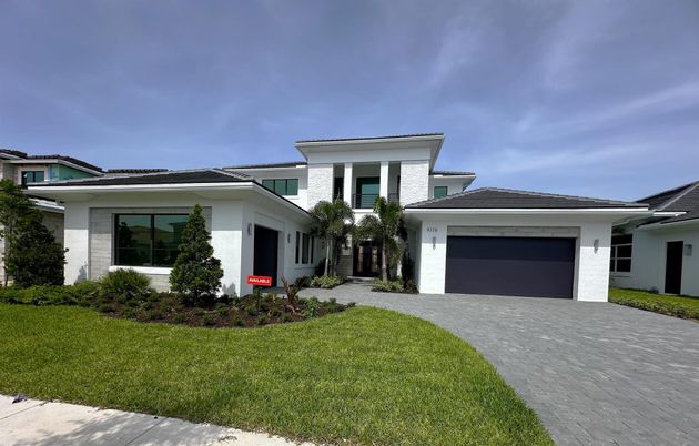 Attached, Exterior, Facade, Mediterranean