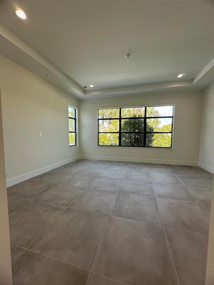 Empty room, Interior, Recessed Lighting