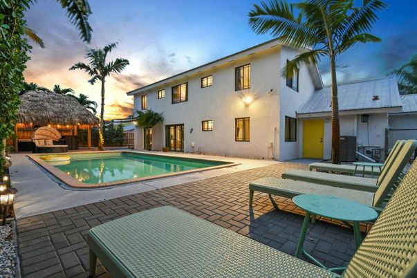 Exterior, Pool