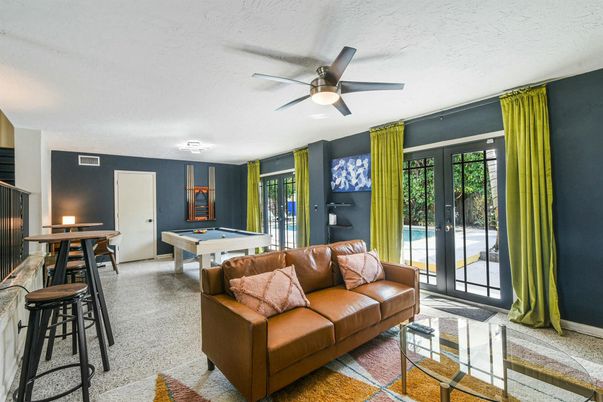 Billiard Table, Game Room, Interior