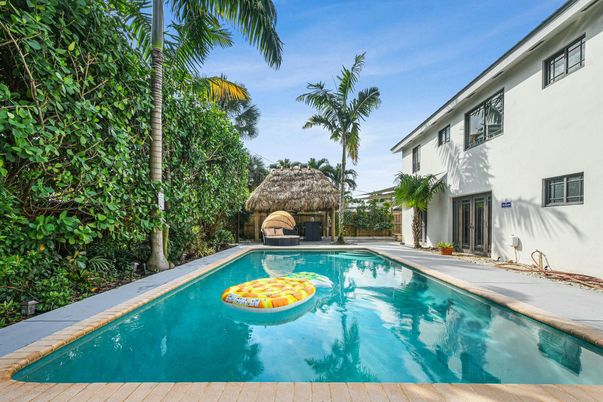 Exterior, Pool