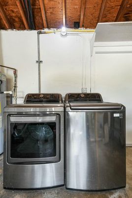 Interior, Washer, Wooden Beams