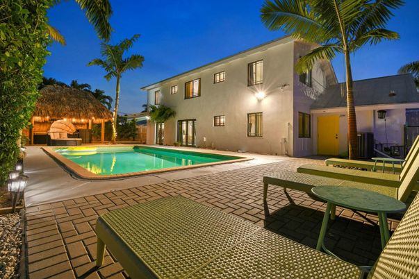 Exterior, Pool