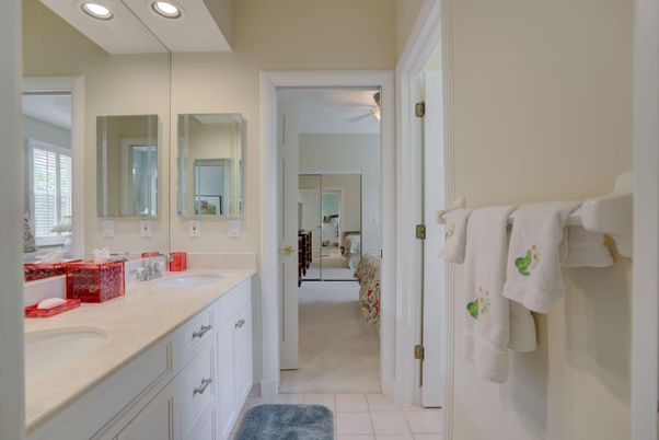 Bathroom, Dual Sink Vanities, Interior, Recessed Lighting
