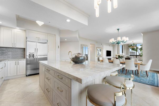 Chandelier, Dining room, Interior, Kitchen, Pendant Lights, Recessed Lighting, Stainless Steel Appliances