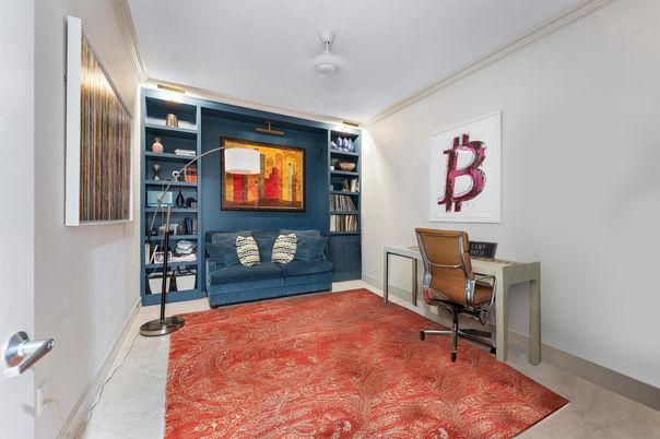 Home Office, Interior