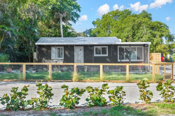 Backyard, Exterior, Facade, Modern