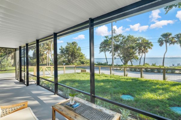 Interior, Sun Room, Water