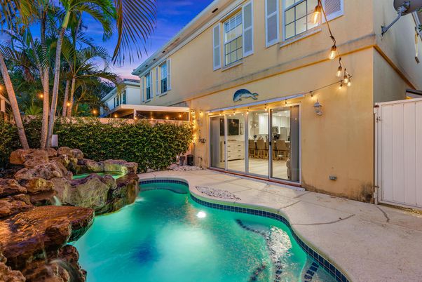 Exterior, Pool