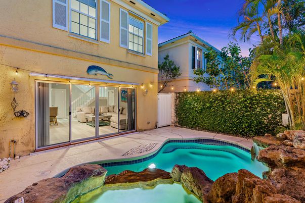 Exterior, Pool