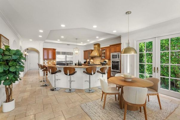 Dining room, Interior, Kitchen, Pendant Lights, Recessed Lighting, Stainless Steel Appliances
