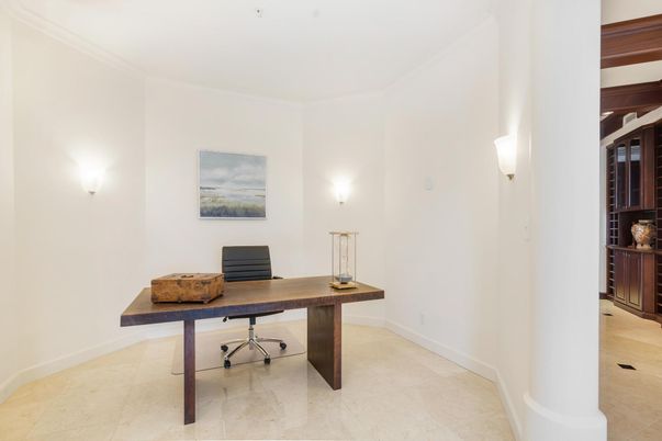 Home Office, Interior