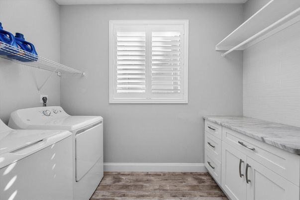 Interior, Washer, Wood Texture Flooring
