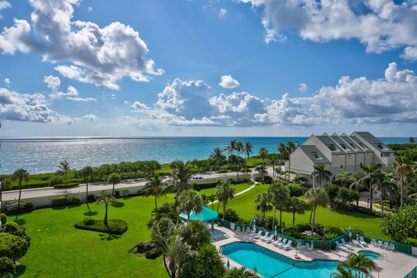 Exterior, Pool, Water