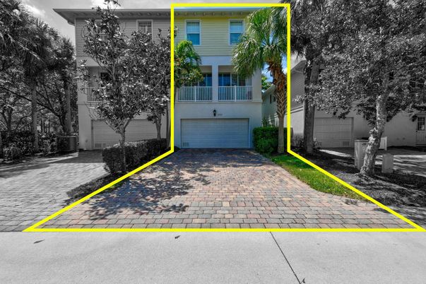 Attached, Exterior, Facade, None