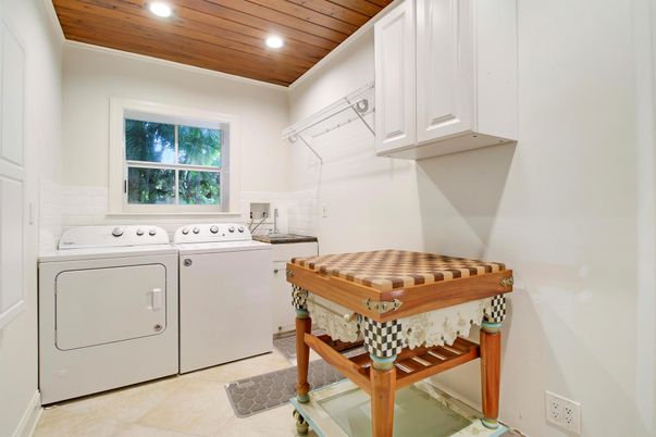 Interior, Recessed Lighting, Washer, Wooden Ceilings