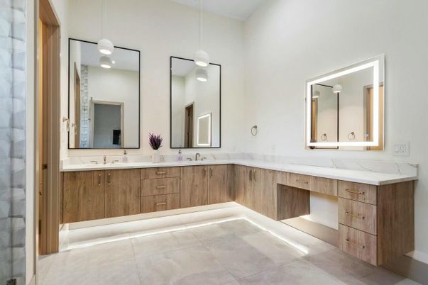 Bathroom, Dual Sink Vanities, Interior, Pendant Lights