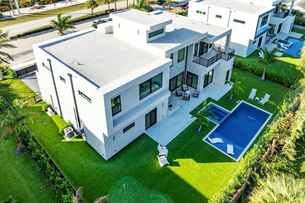 Exterior, Drone