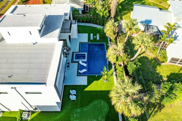 Exterior, Drone