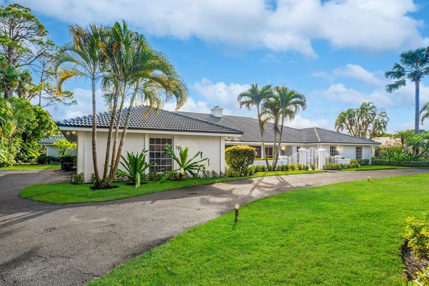 Backyard, Exterior, Facade, Ranch