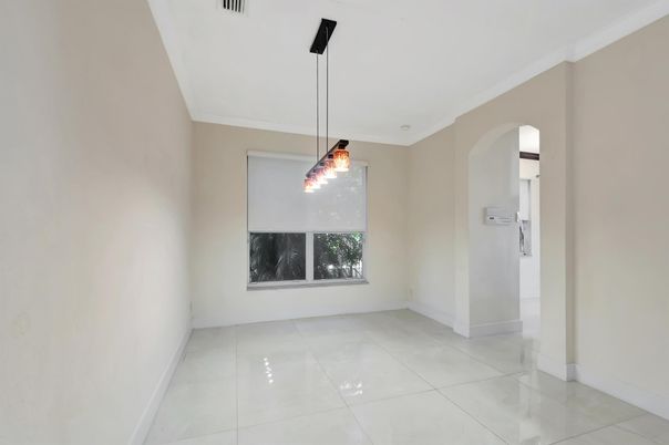 Empty room, Interior, Pendant Lights