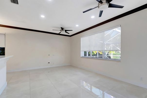 Empty room, Interior, Recessed Lighting