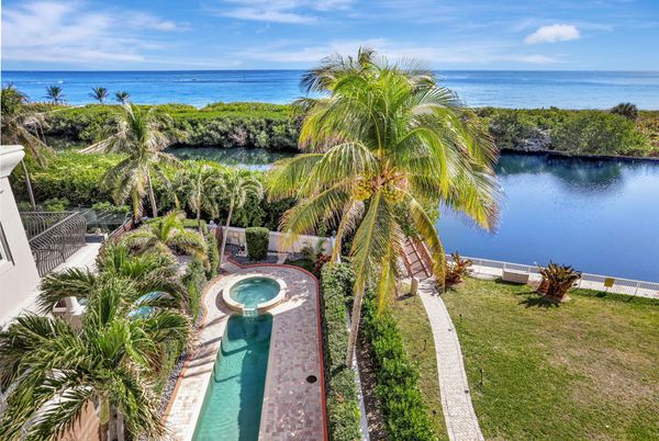 Exterior, Pool, Water