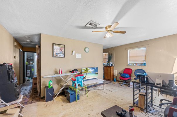 Home Office, Interior