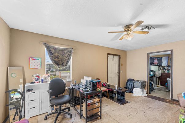 Home Office, Interior