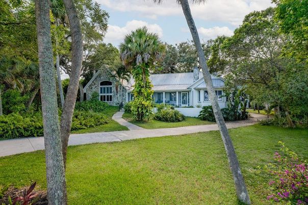Backyard, Exterior, Facade, Ranch