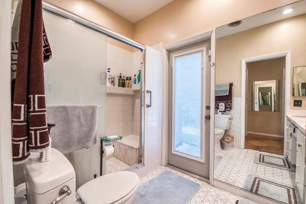 Bathroom, Interior, Recessed Lighting
