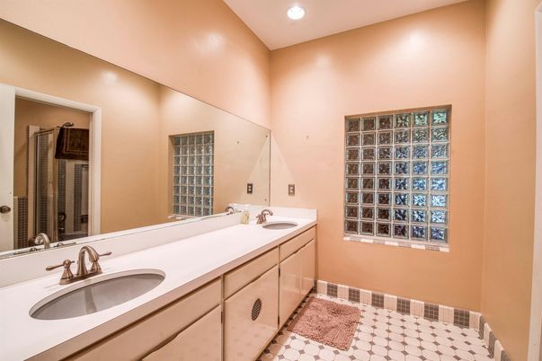 Bathroom, Dual Sink Vanities, Interior, Recessed Lighting