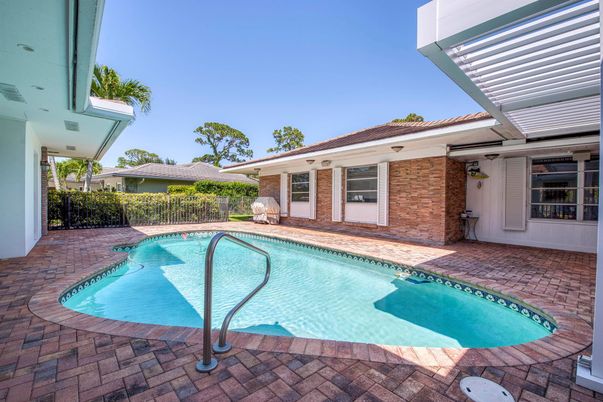 Exterior, Pool