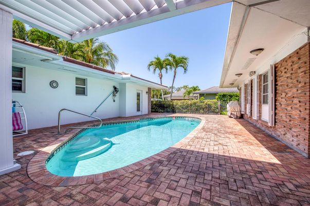Exterior, Pool
