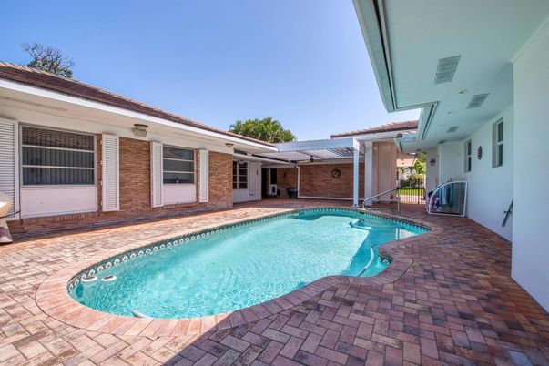 Exterior, Pool