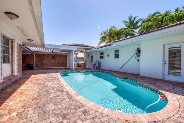 Exterior, Pool