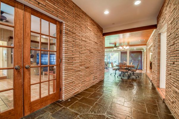 Chandelier, Dining room, Interior, Pendant Lights, Recessed Lighting, Wooden Ceilings