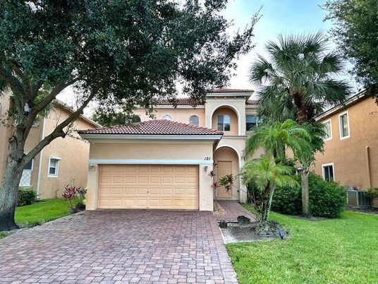 Attached, Exterior, Facade, Mediterranean