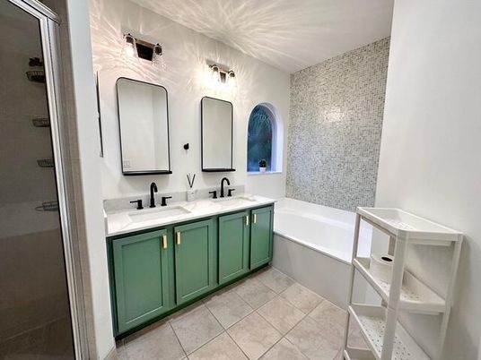 Bathroom, Dual Sink Vanities, Interior